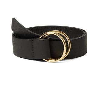 B-low the Belt
Tumble Belt Vegan leather in black/ Gold 45.3” x .8”